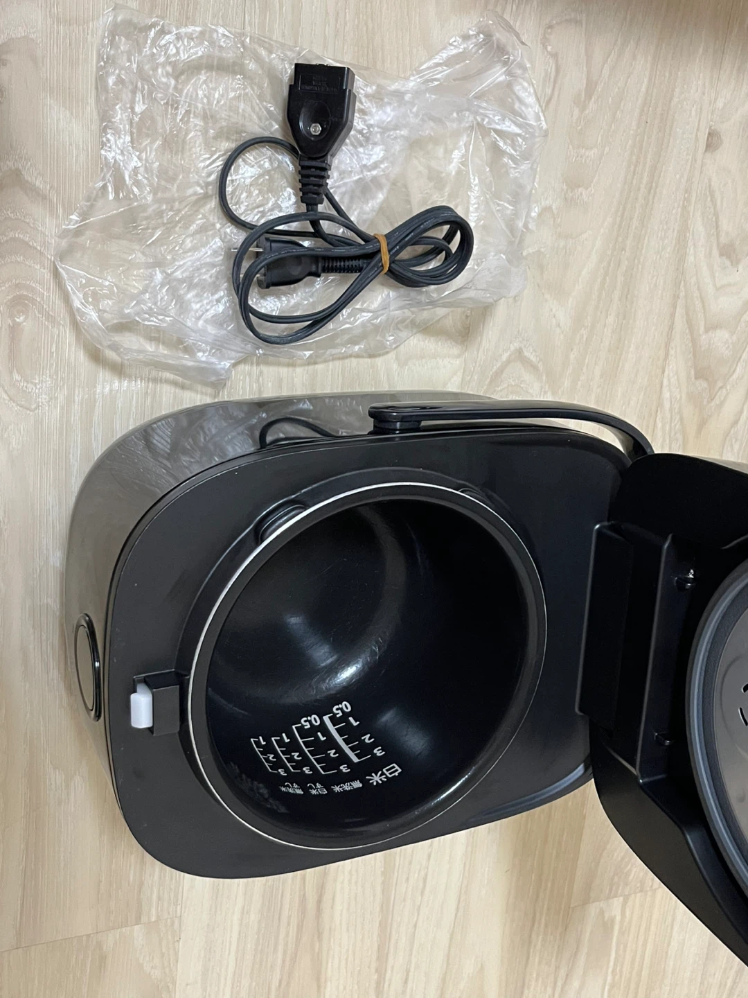 東芝 IHジャー炊飯器 RC-5XTの写真5枚目
