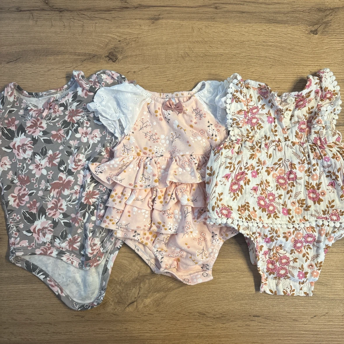 ベビー服 ロンパース 3点セット 花柄【1000円以上購入の方へ】