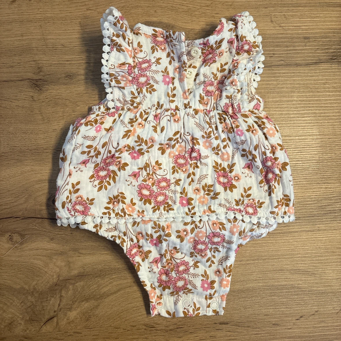 ベビー服 ロンパース 3点セット 花柄【1000円以上購入の方へ】の写真4枚目