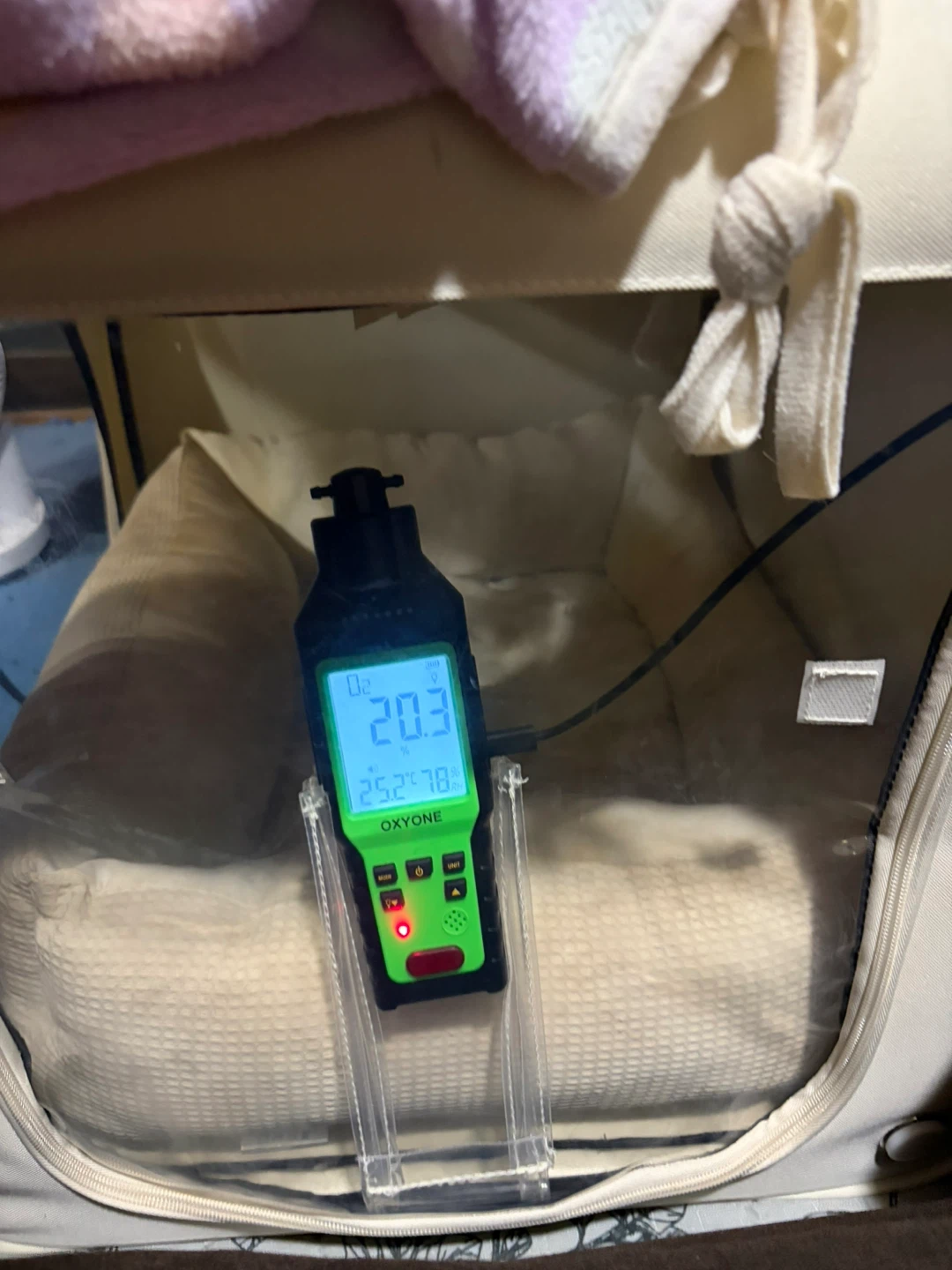 ペット用高濃度酸素濃縮器と酸素濃度測定器のセットです。の写真3枚目