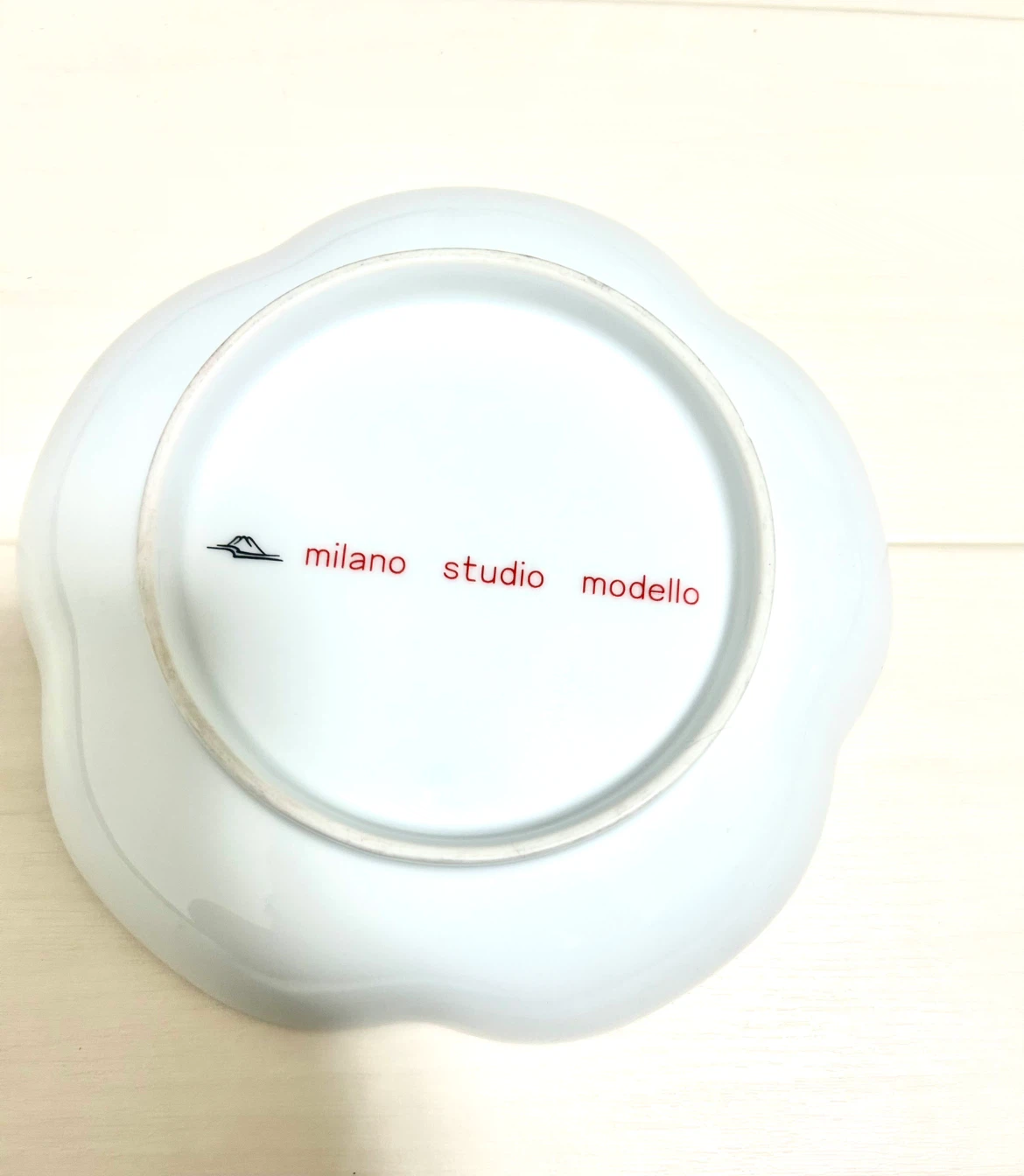 【有田焼】深川製磁 milano studio modello 梅型6号鉢 白の写真2枚目