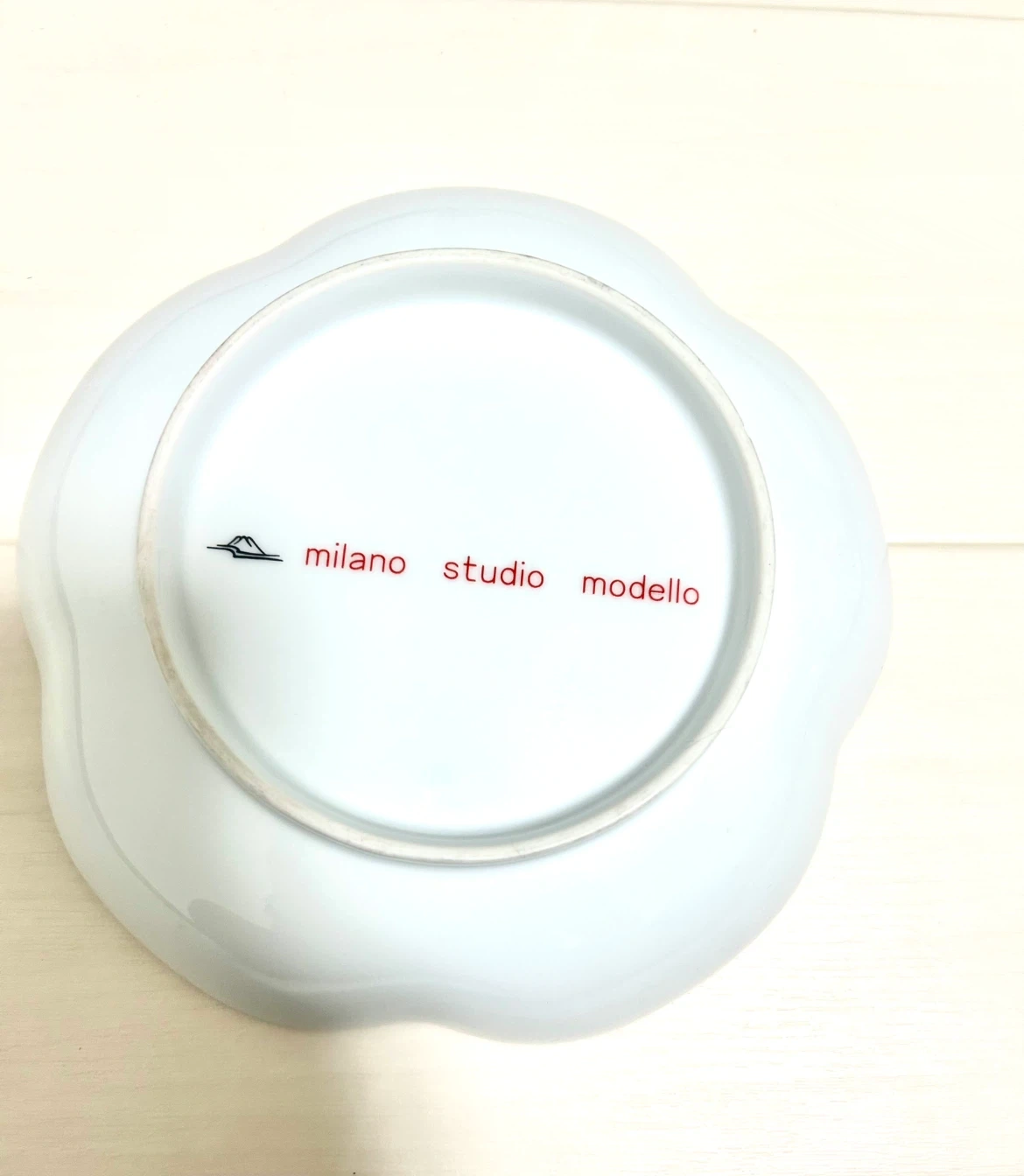 【有田焼】深川製磁 milano studio modello 梅型6号鉢 白の写真2枚目