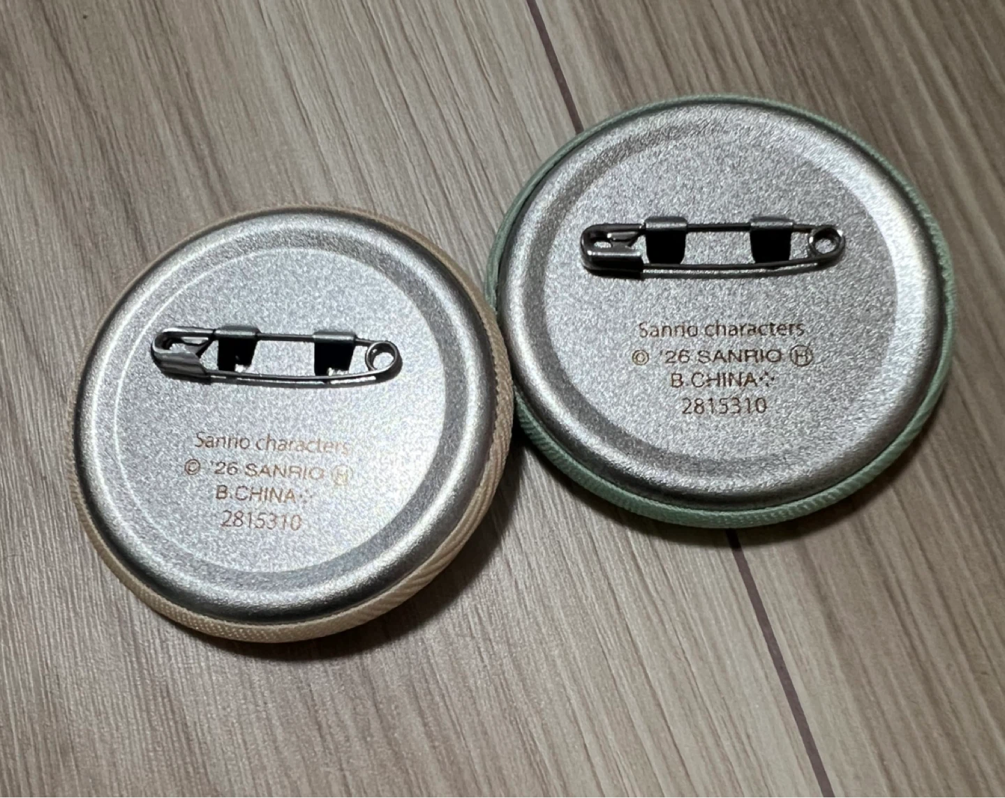 サンリオ 刺繍缶バッジ 2個セットの写真2枚目