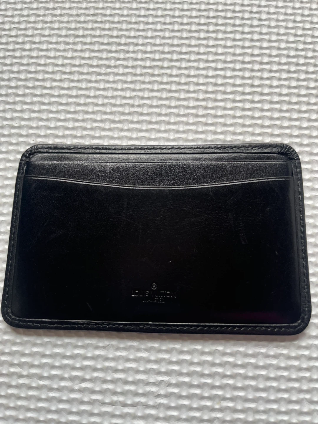 ルイヴィトン エピ カードケース 黒の写真2枚目