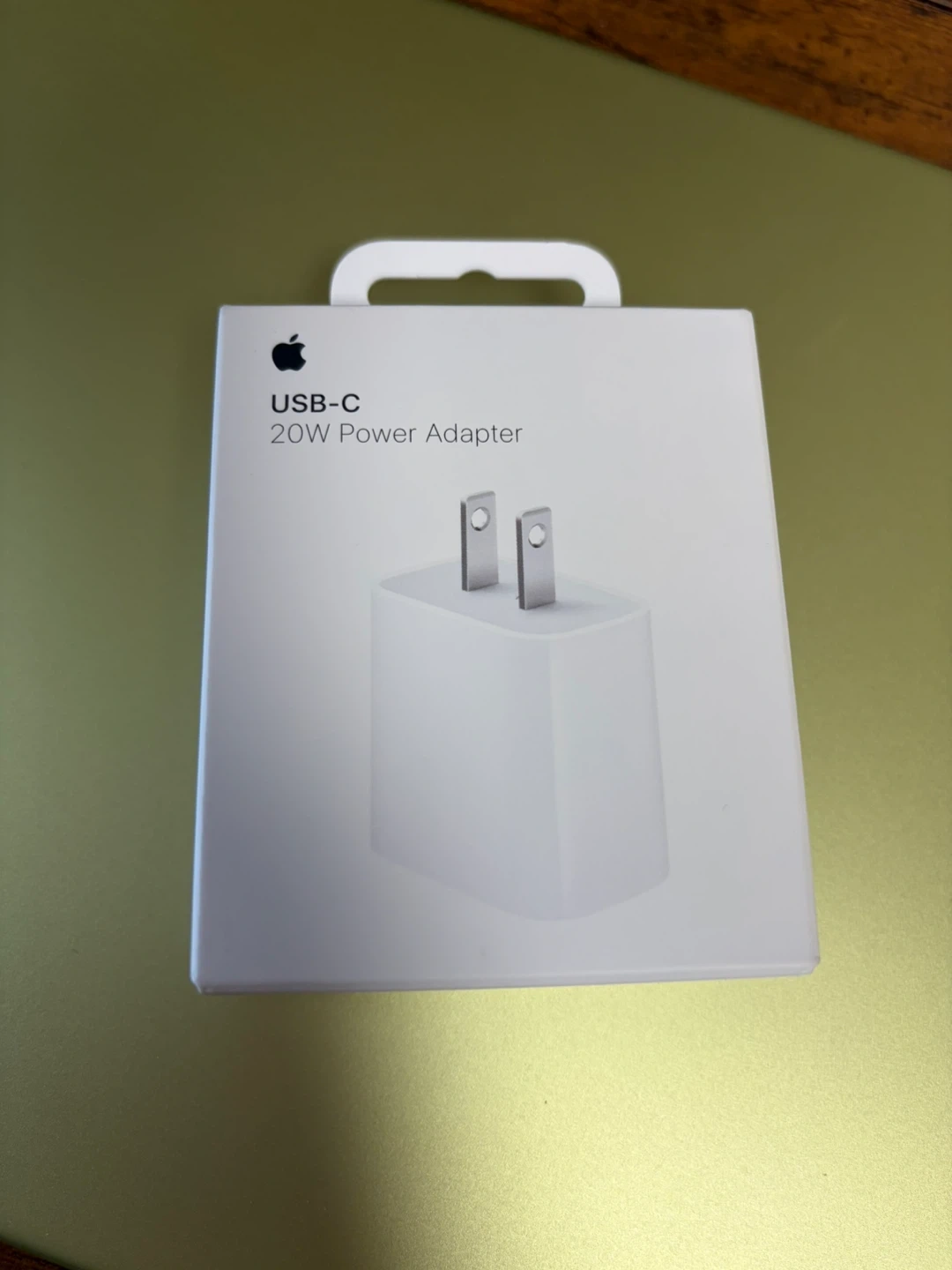 アップル USB-C 20W 電源アダプタの写真2枚目