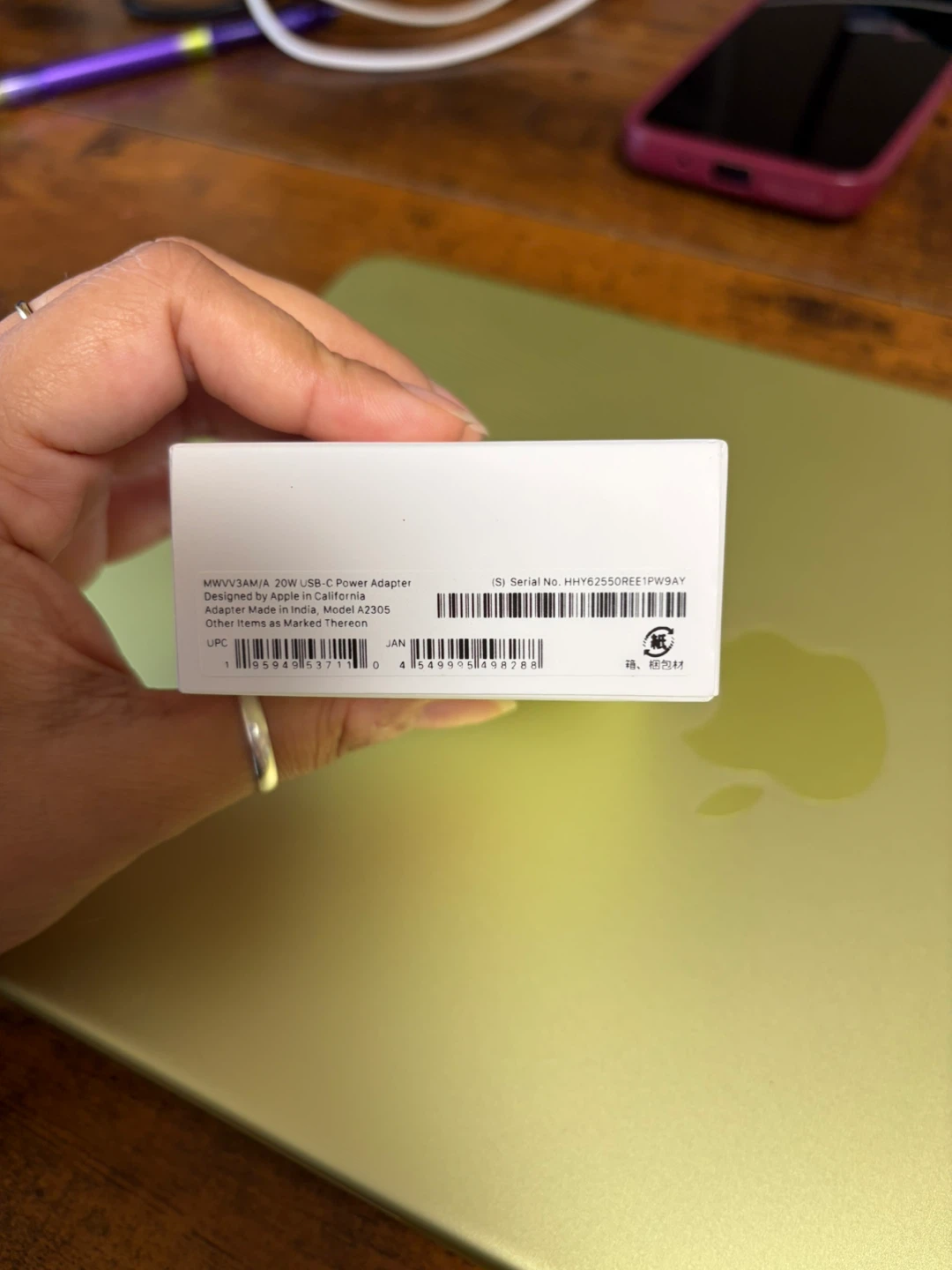 アップル USB-C 20W 電源アダプタの写真4枚目