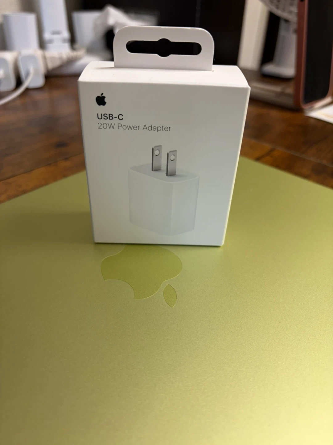 アップル USB-C 20W 電源アダプタの写真6枚目