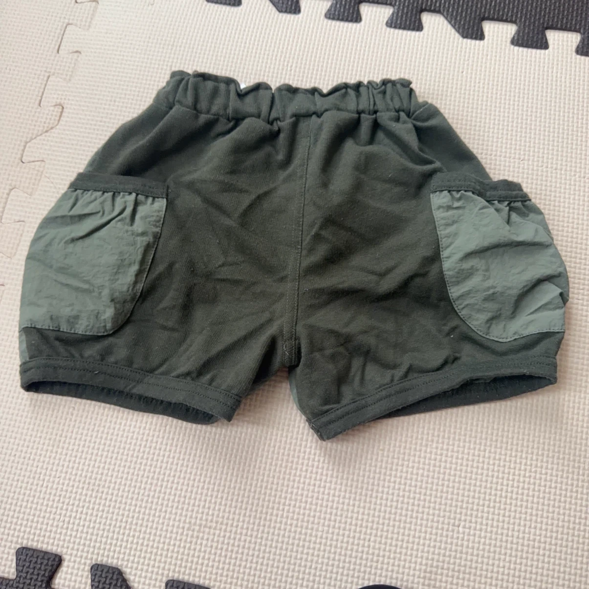 カーキ ショートパンツ 90の写真2枚目