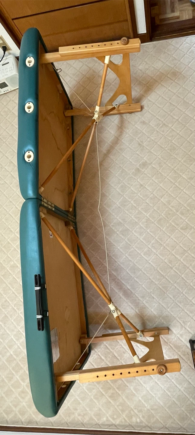 ゴールデンラティオ 折りたたみ施術ベッドの写真2枚目