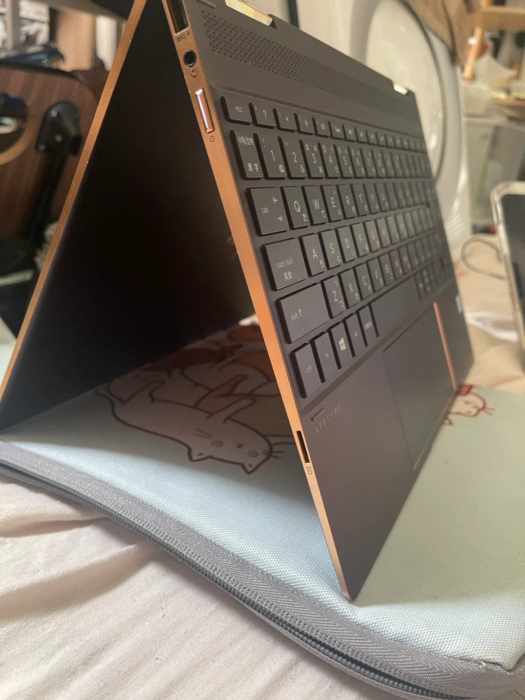 HP Spectre x360 13-ae0xx / Core i7 / RAM 16GB / SSD 1TBの写真5枚目
