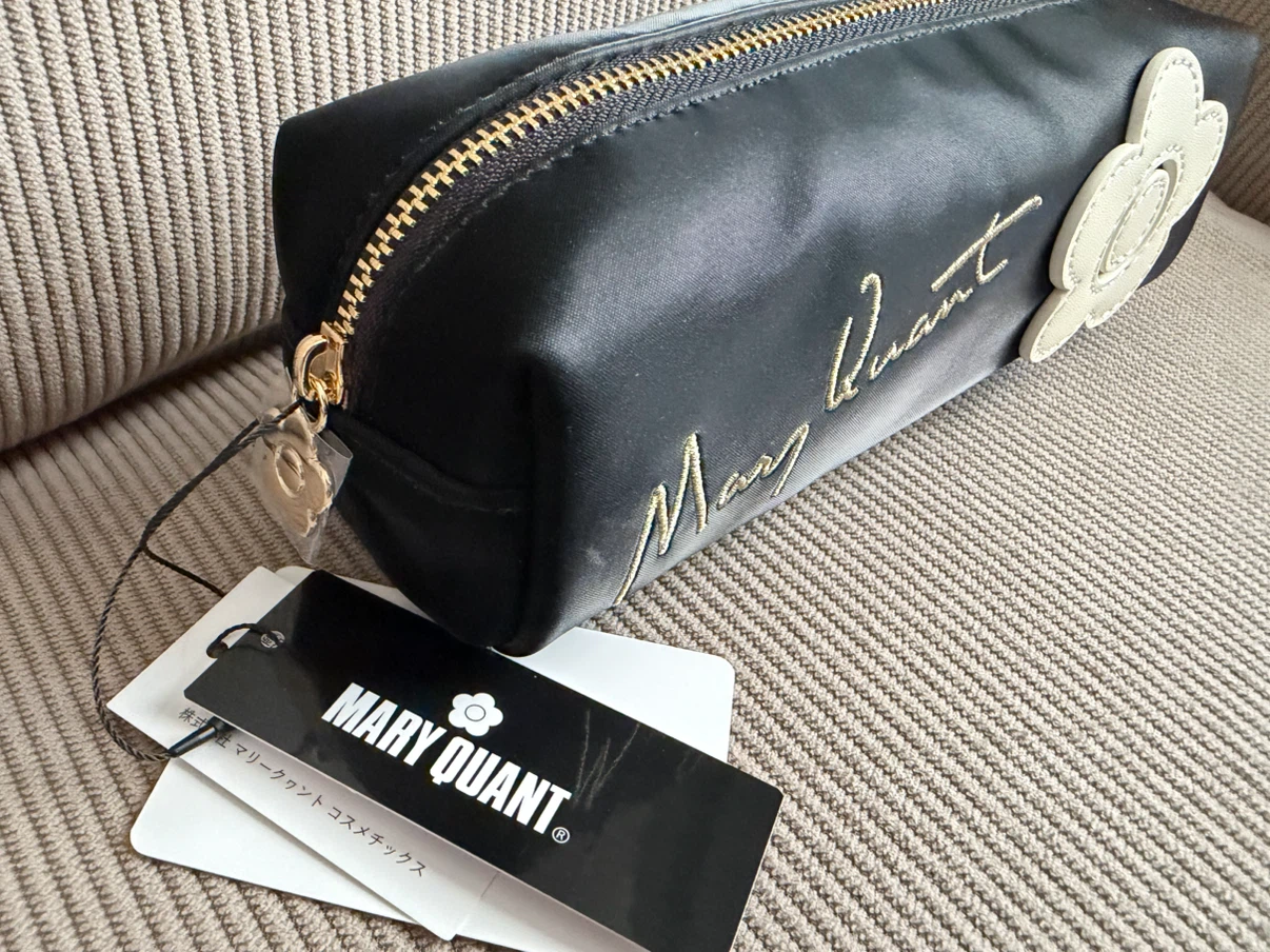 新品✨マリークヮント ポーチ 黒 デイジー ペンケースの写真2枚目