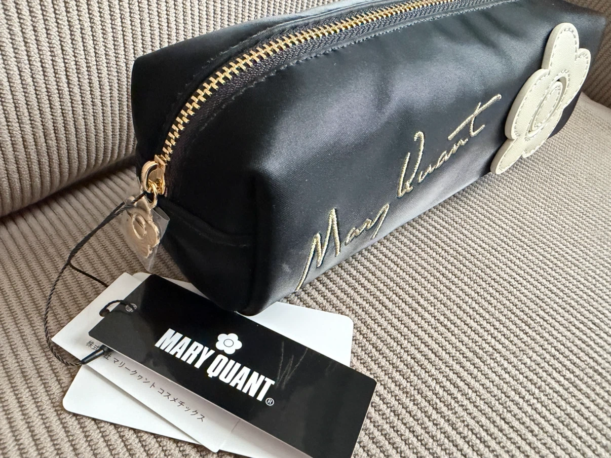 新品✨マリークヮント ポーチ 黒 デイジー ペンケースの写真2枚目