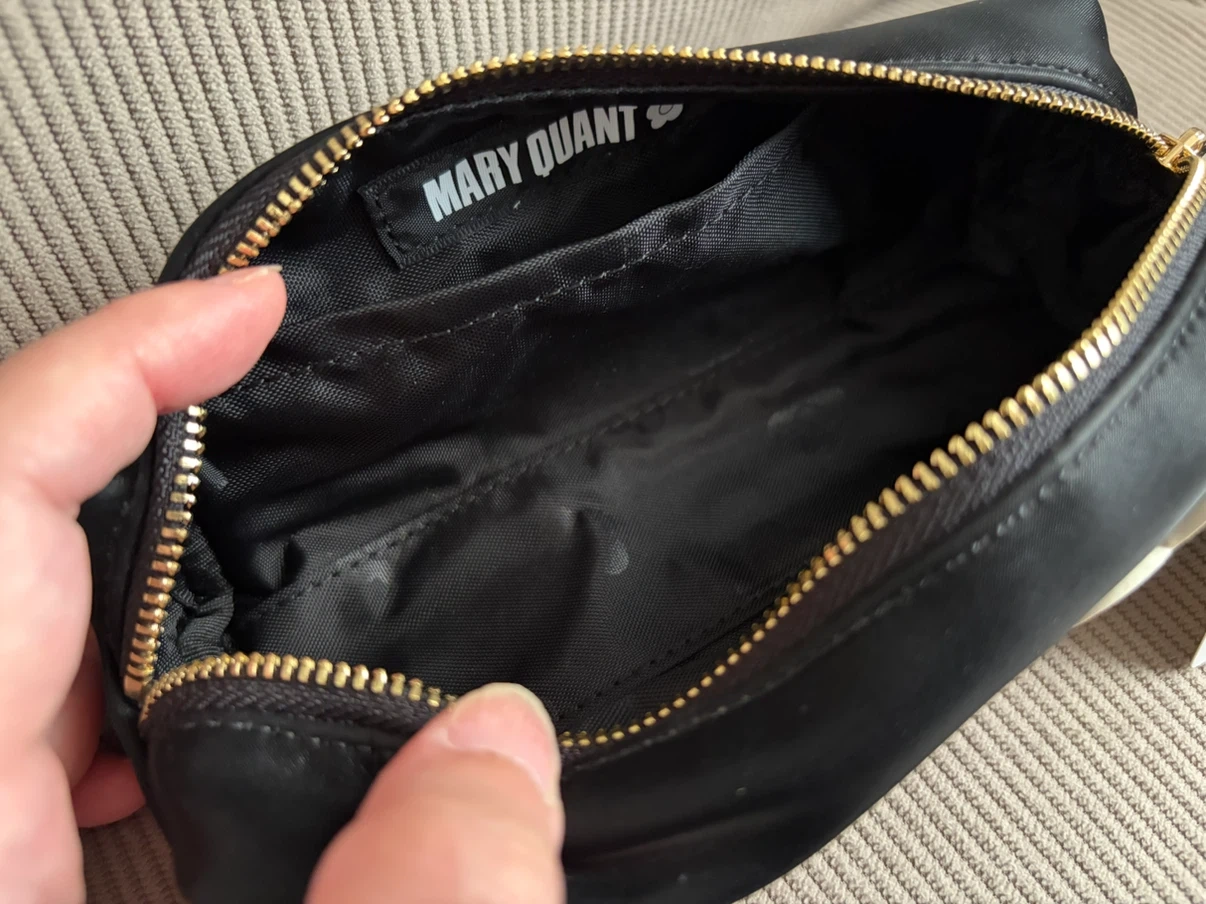 新品✨マリークヮント ポーチ 黒 デイジー ペンケースの写真3枚目