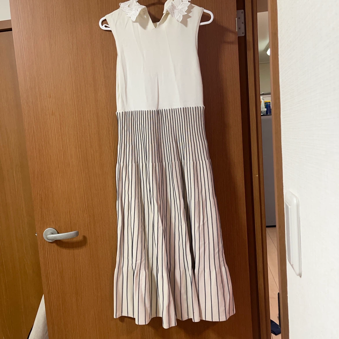 花柄襟 ノースリーブニットワンピース