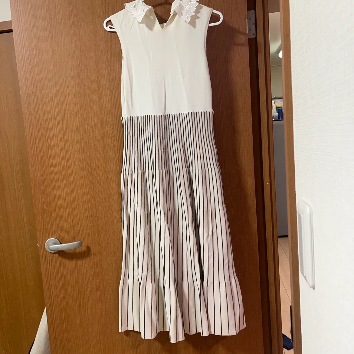 花柄襟 ノースリーブニットワンピース