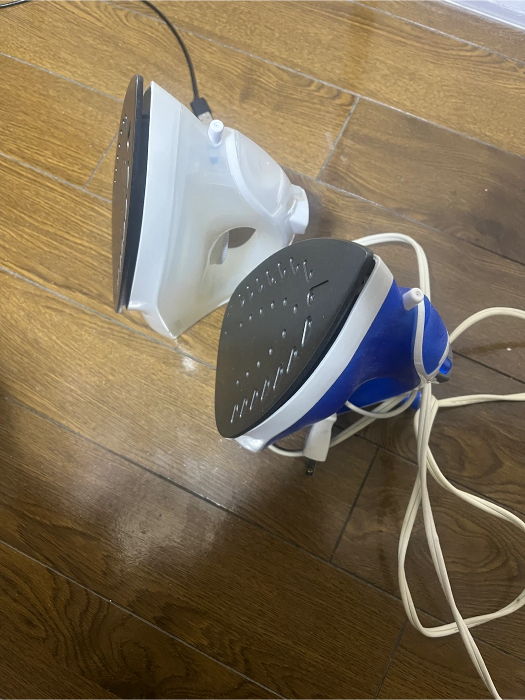 アイリスオーヤマ スチームアイロン 2台セットの写真4枚目