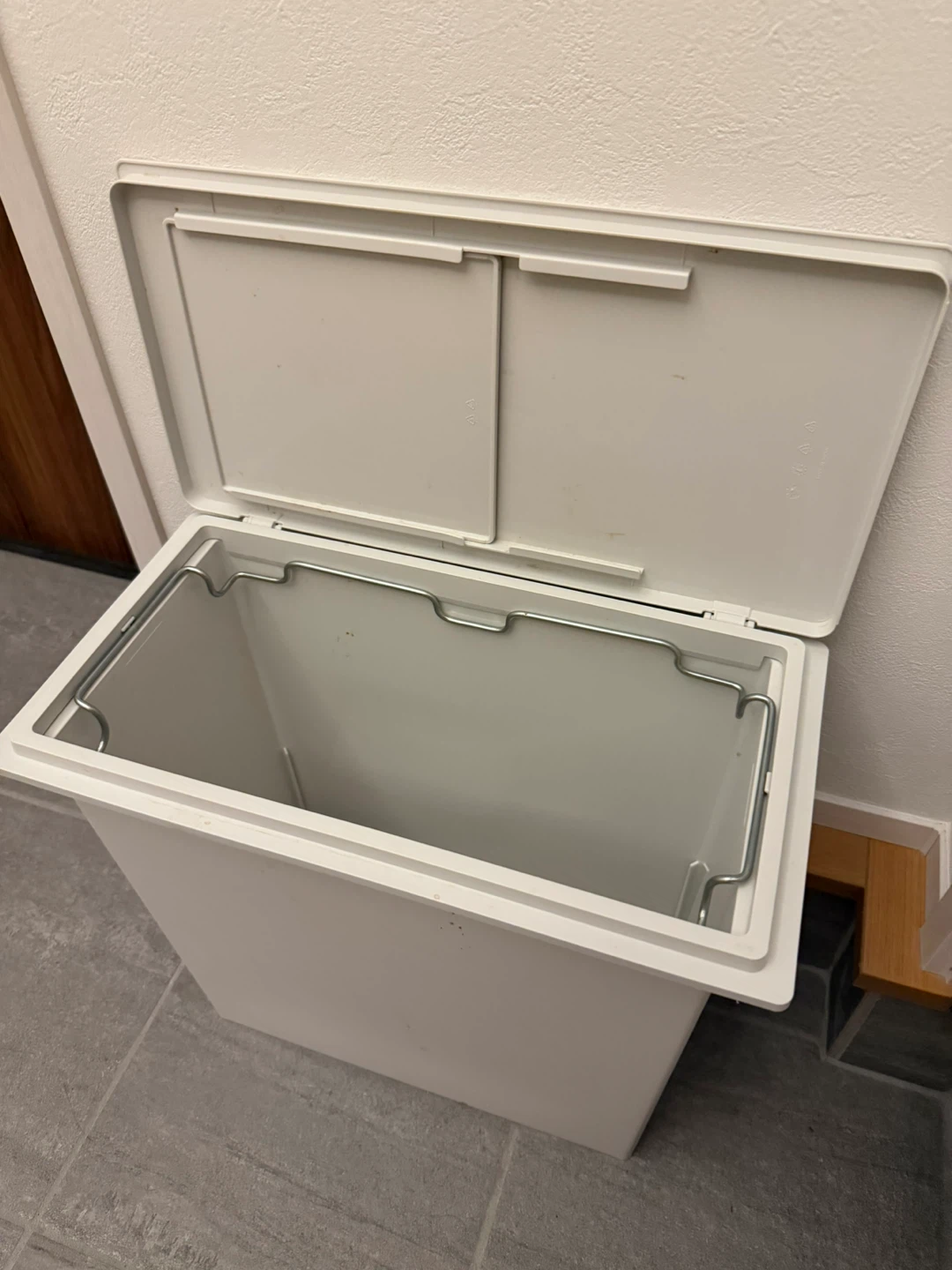 無印良品　ゴミ箱　蓋付きの写真2枚目