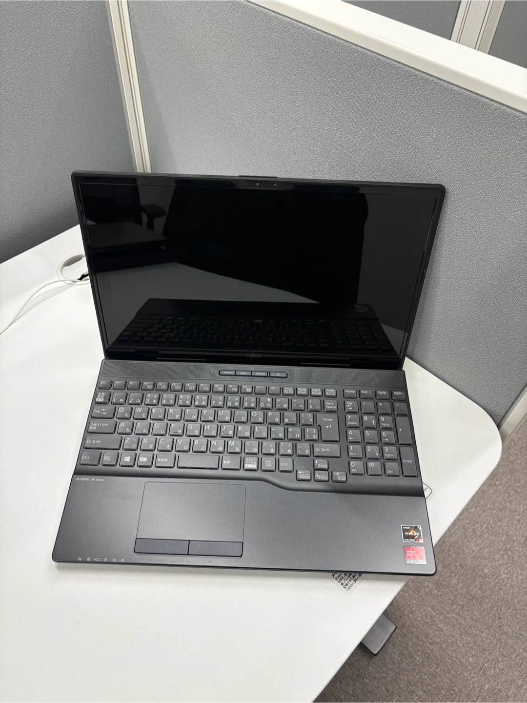 富士通 LIFEBOOK AHシリーズ ノートPCの写真3枚目