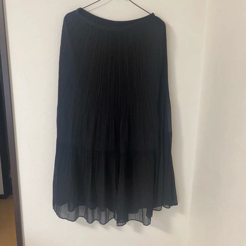 UNIQLO 黒 フレアプリーツ ロングスカート