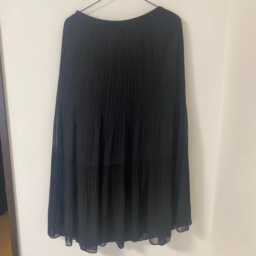 UNIQLO 黒 フレアプリーツ ロングスカートの写真2枚目