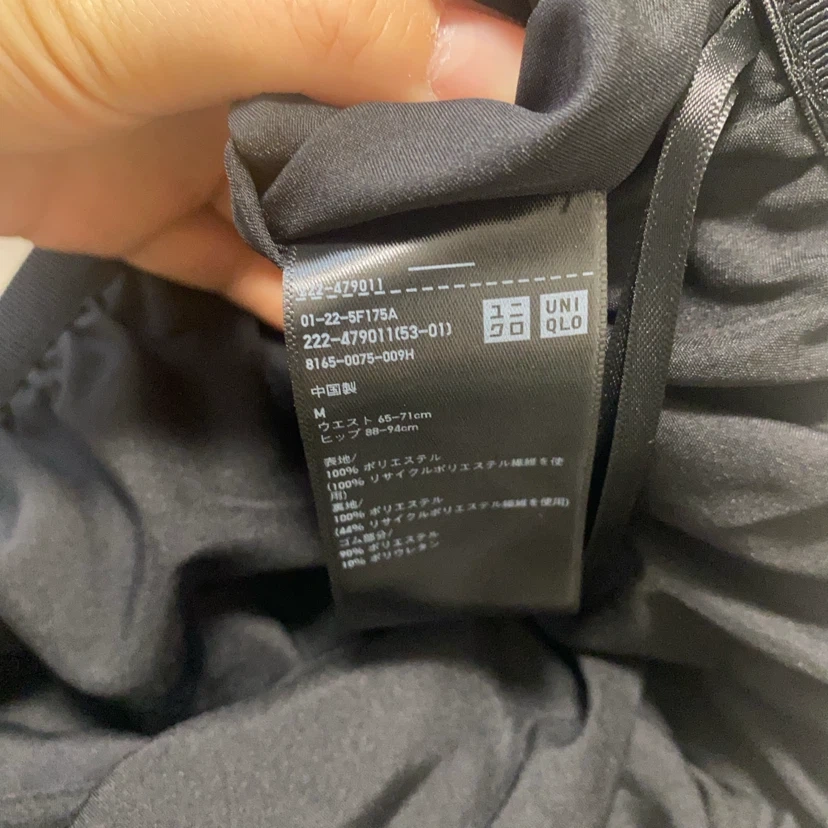 UNIQLO 黒 フレアプリーツ ロングスカートの写真3枚目