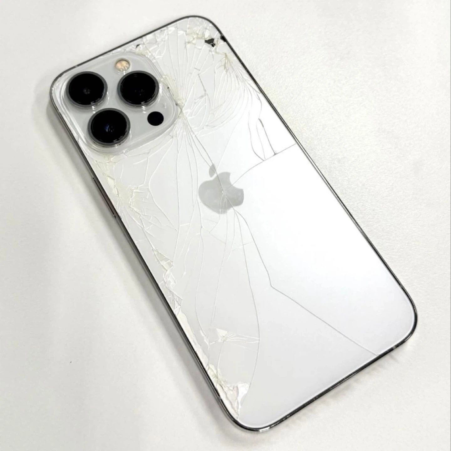 iPhone 13 Pro 256GB 海外仕様 無音カメラの写真3枚目