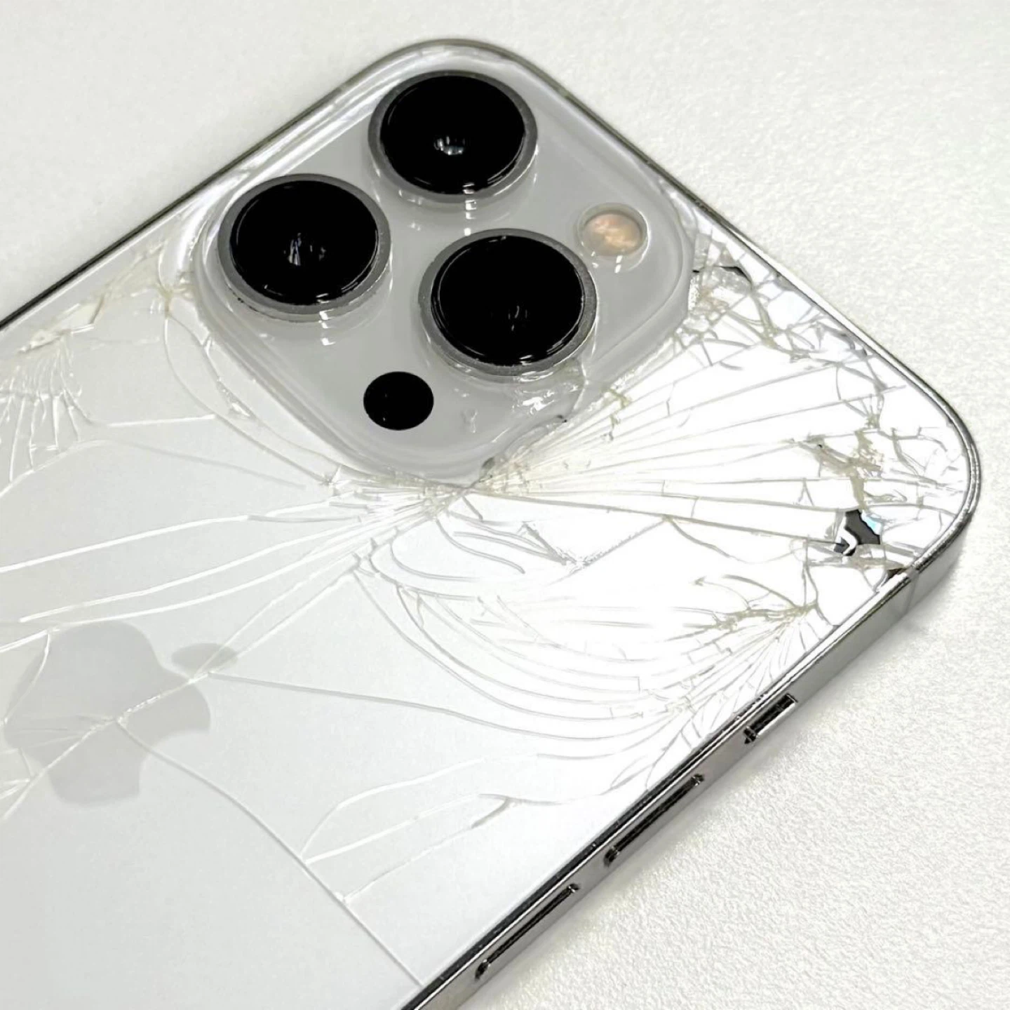iPhone 13 Pro 256GB 海外仕様　無音カメラの写真5枚目