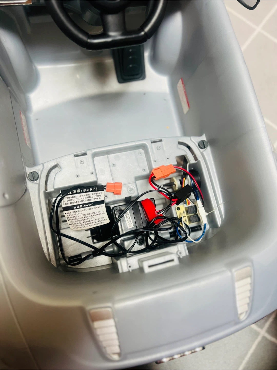 アウディ R8 スパイダー 電動乗用カーの写真4枚目