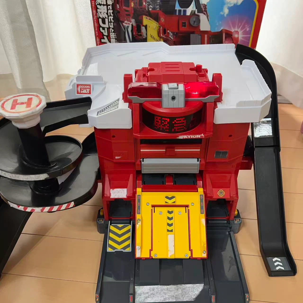 タカラトミー トミカ 変形ファイヤーステーション