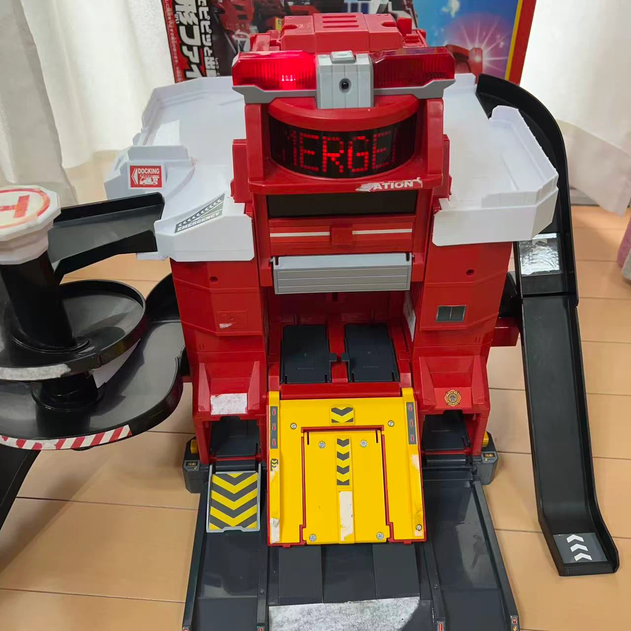 タカラトミー トミカ 変形ファイヤーステーションの写真2枚目