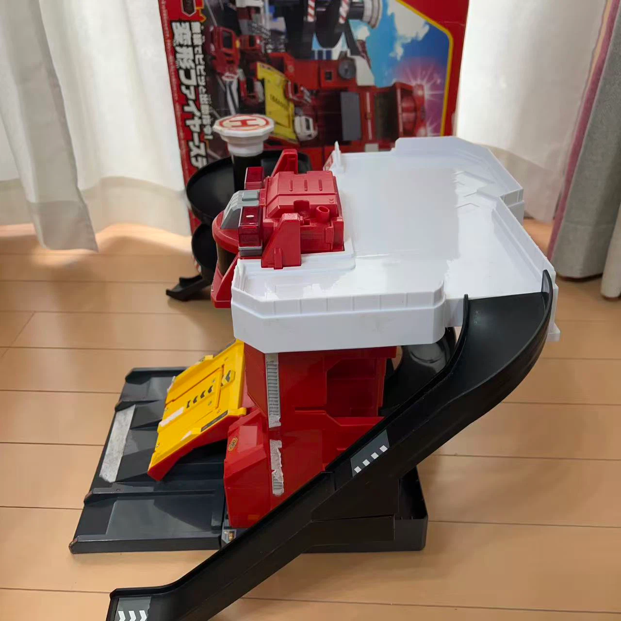 タカラトミー トミカ 変形ファイヤーステーションの写真5枚目