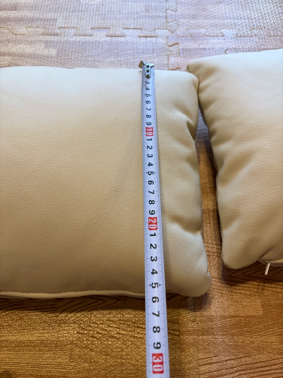 新品フェイクレザー クッション 2個セットの写真3枚目