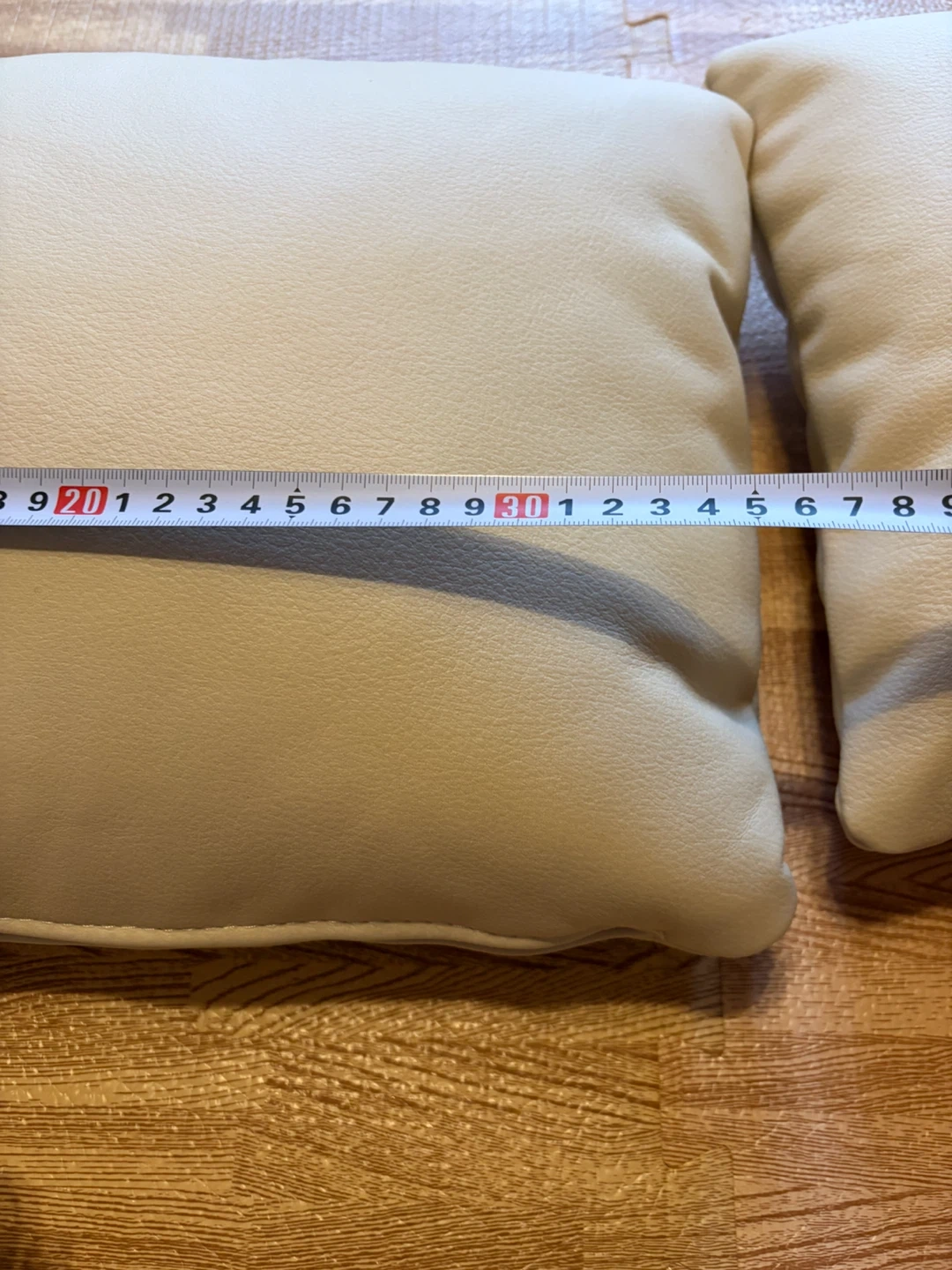 新品フェイクレザー クッション 2個セットの写真4枚目