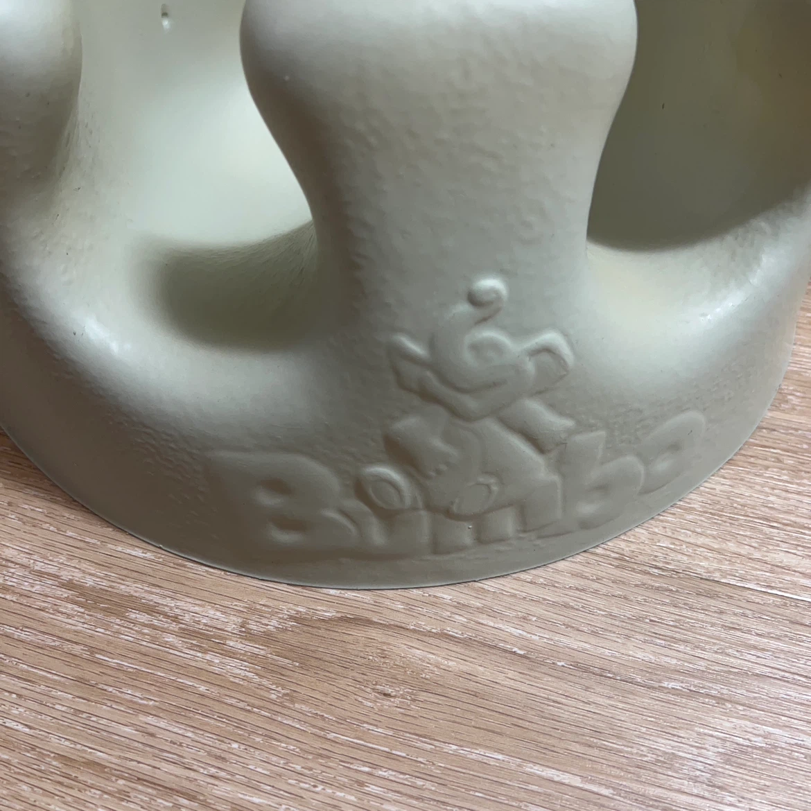 バンボ ベビーチェア クリーム色の写真3枚目