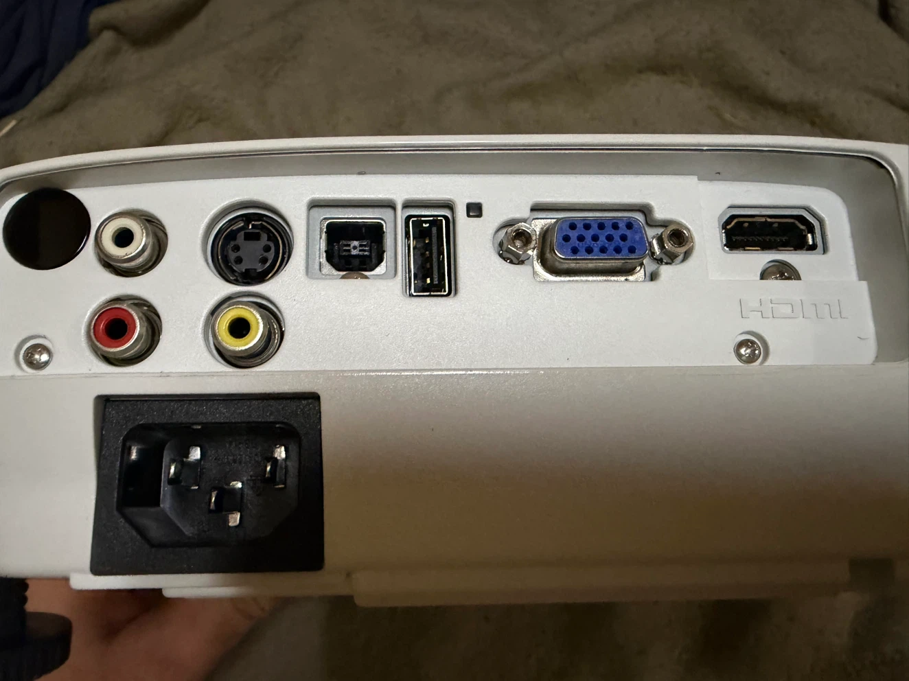 エプソン プロジェクター EB-W8の写真2枚目