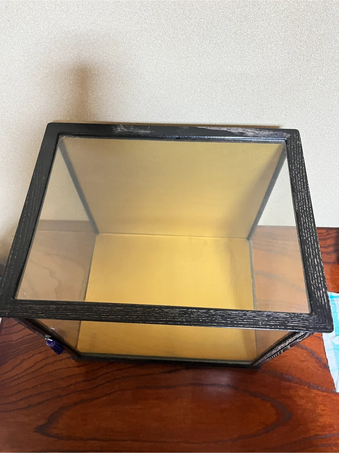 人形用 ガラスケース 金屏風 黒枠の写真2枚目