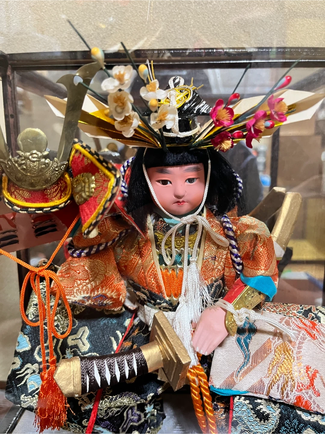 兜飾り ガラスケース入り 五月人形の写真4枚目