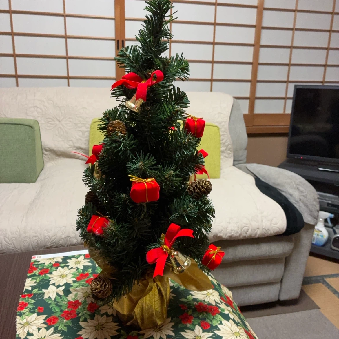 卓上クリスマスツリー オーナメント付きの写真2枚目