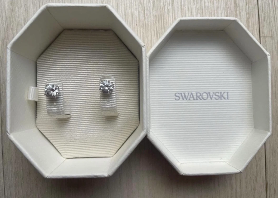 スワロフスキー ピアス
