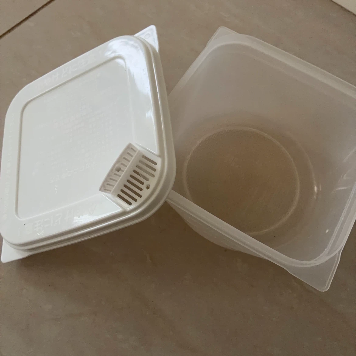 パスタなどに電子レンジ調理用 容器 湯切り機能付きの写真2枚目