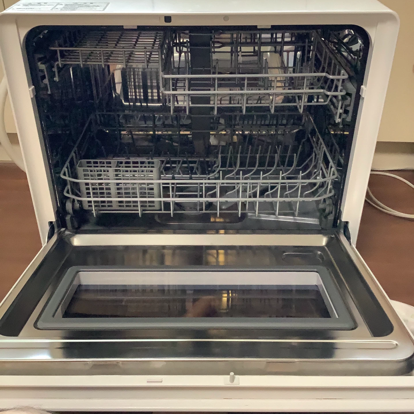 アクア 食器洗い乾燥機 ADW-L4 2023年製　保証期間中の写真2枚目