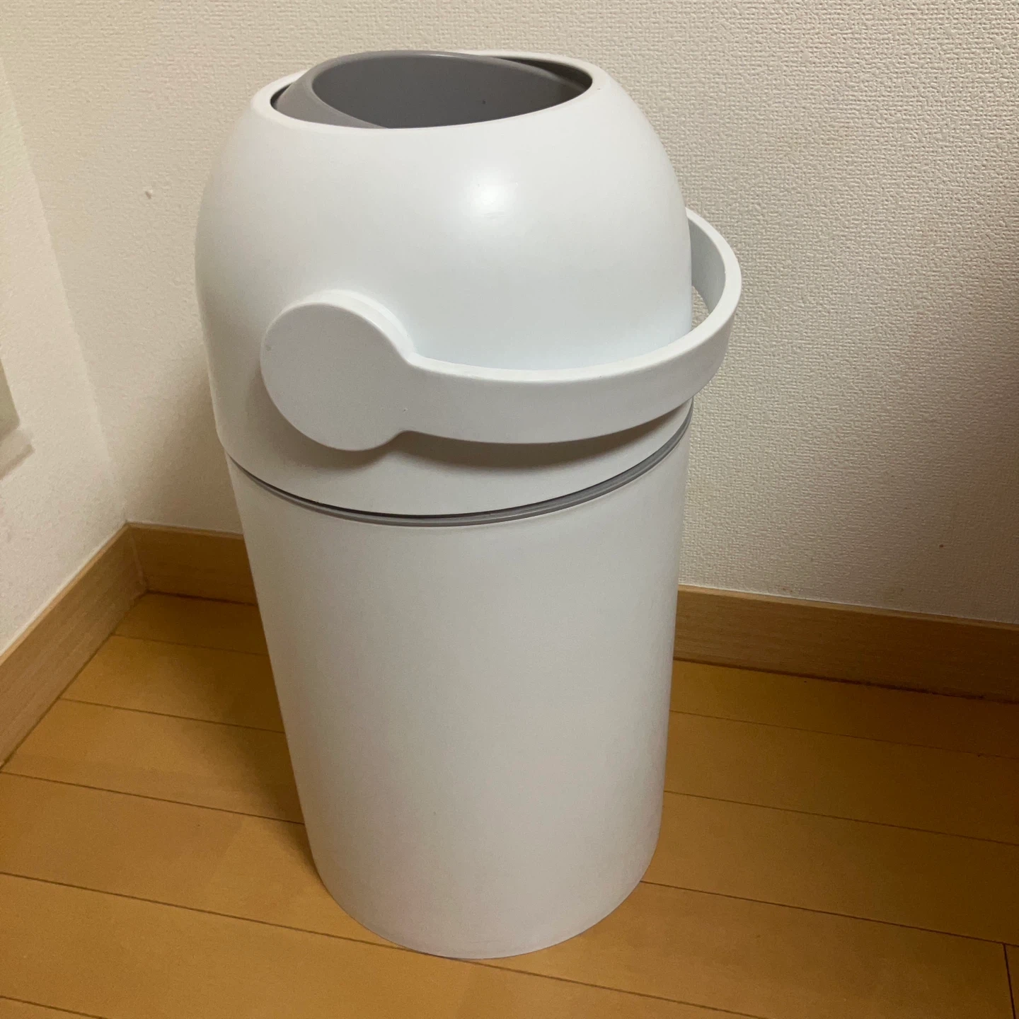 pigeon おむつ用ごみ箱 Suteru