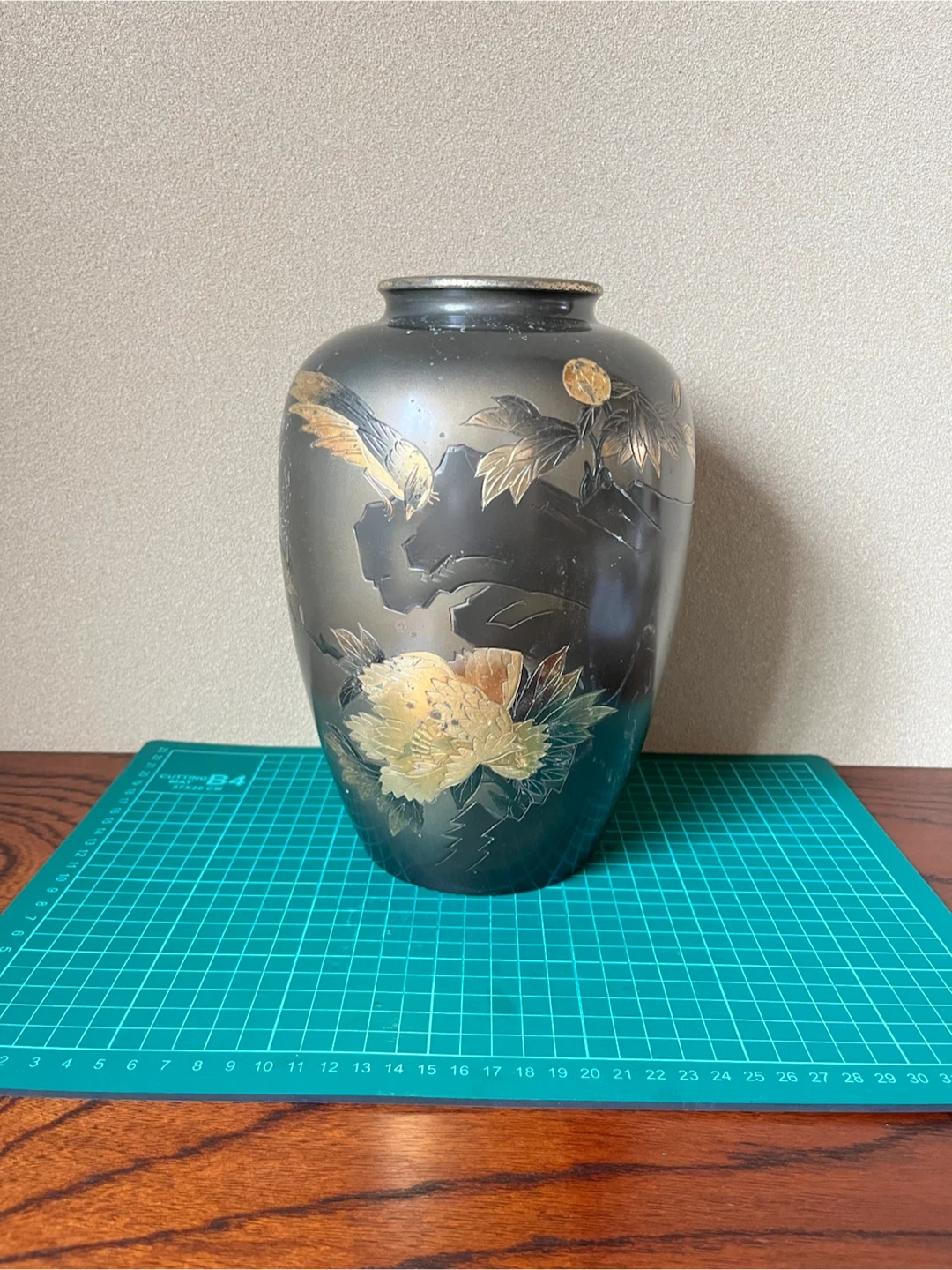 花瓶 陶器 黒地 金彩 花鳥図