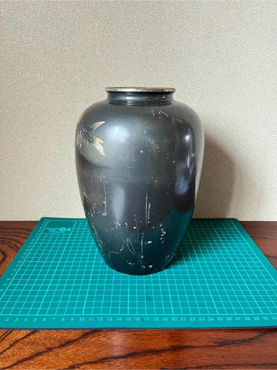 花瓶 陶器 黒地 金彩 花鳥図の写真2枚目
