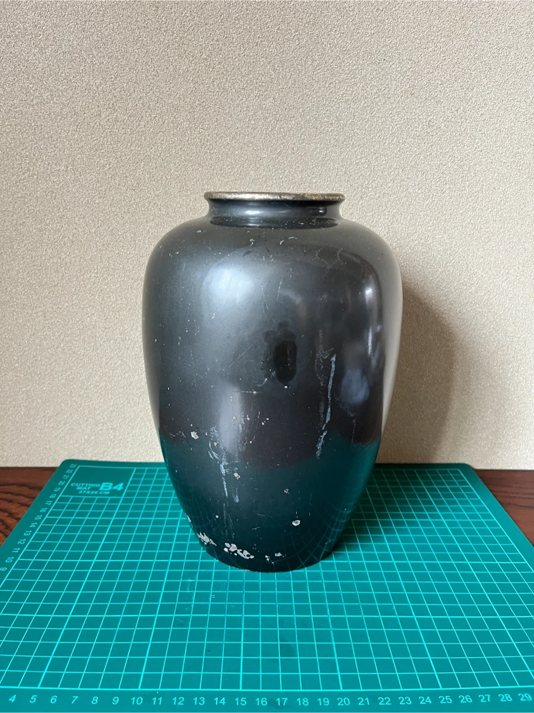 花瓶 陶器 黒地 金彩 花鳥図の写真3枚目