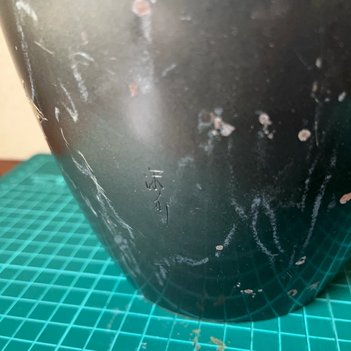 花瓶 陶器 黒地 金彩 花鳥図の写真8枚目