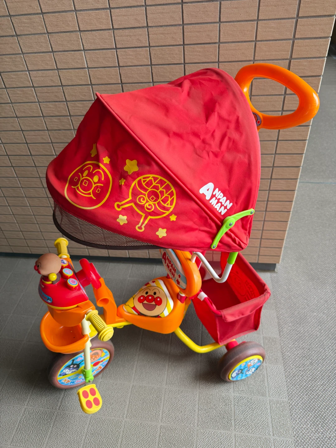 アンパンマン 三輪車 サンシェード付きの写真2枚目