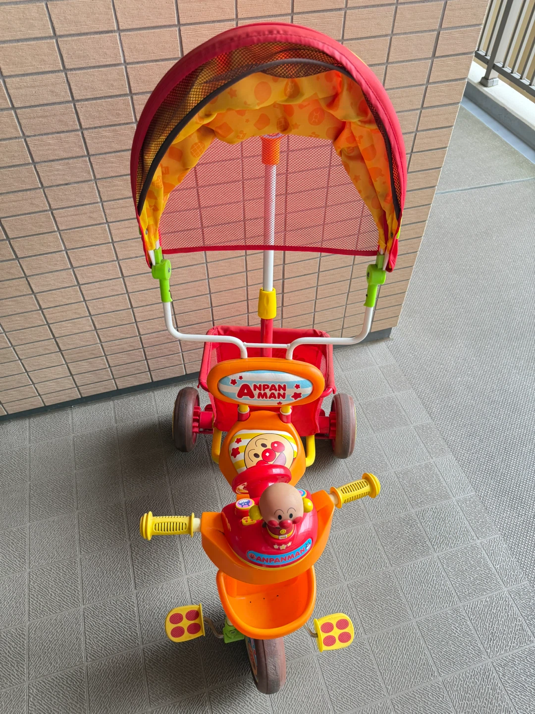 アンパンマン 三輪車 サンシェード付きの写真3枚目