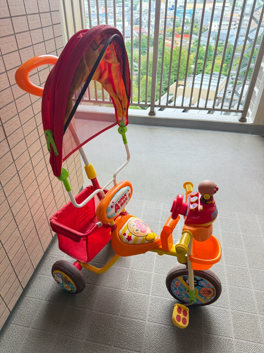 アンパンマン 三輪車 サンシェード付きの写真4枚目