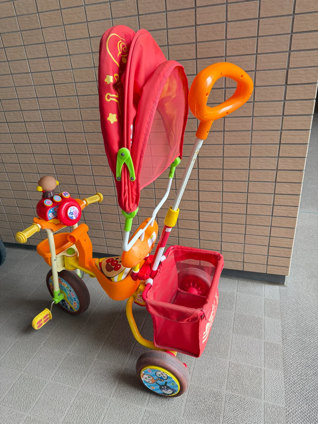 アンパンマン 三輪車 サンシェード付きの写真5枚目
